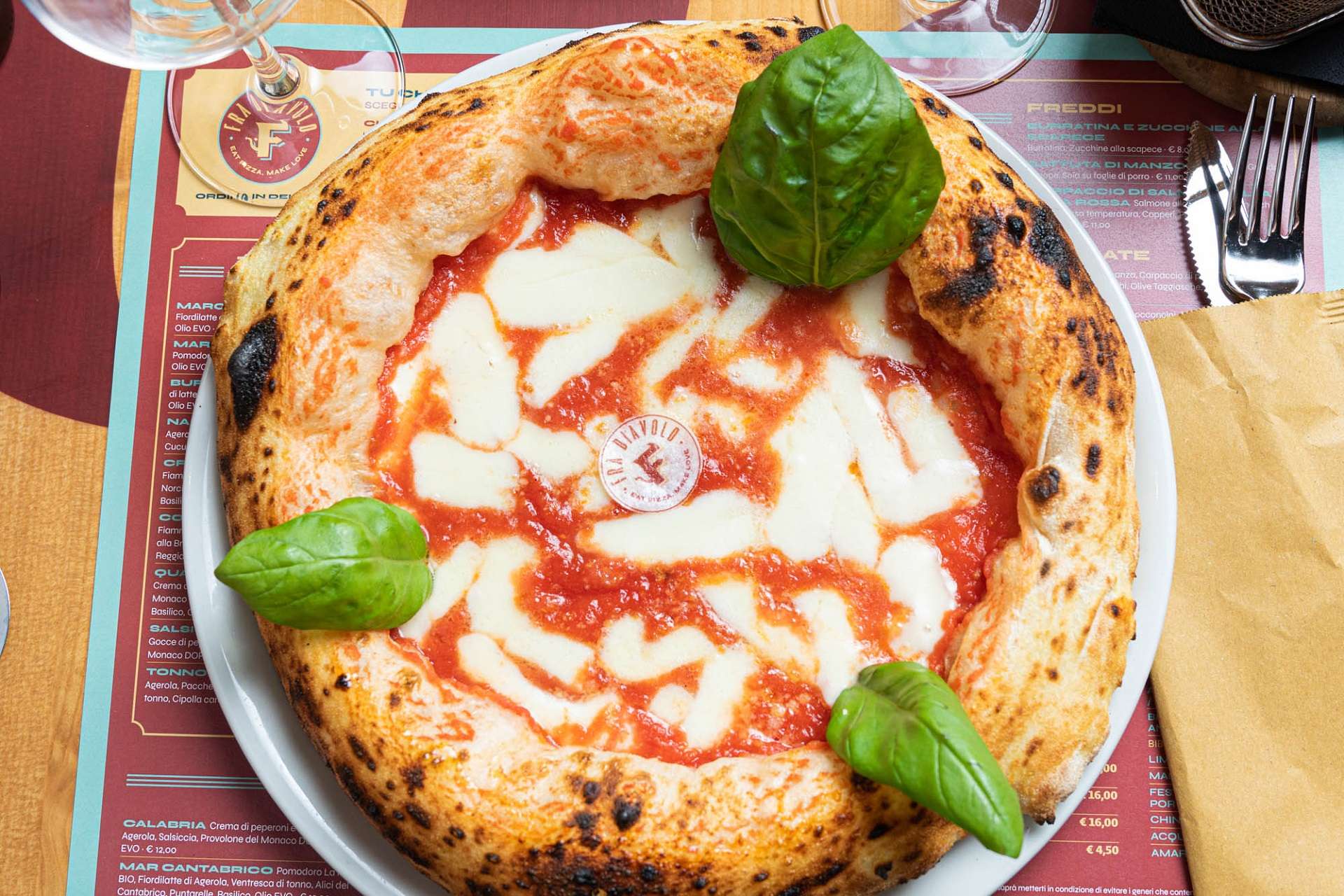 NEAPOLITAN PIZZA: HISTORY AND SECRETS FOR THE PERFECT DOUGH RECIPE